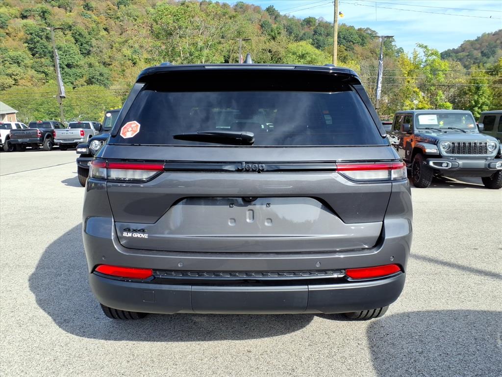 2025 Jeep Grand Cherokee Altitude photo 3