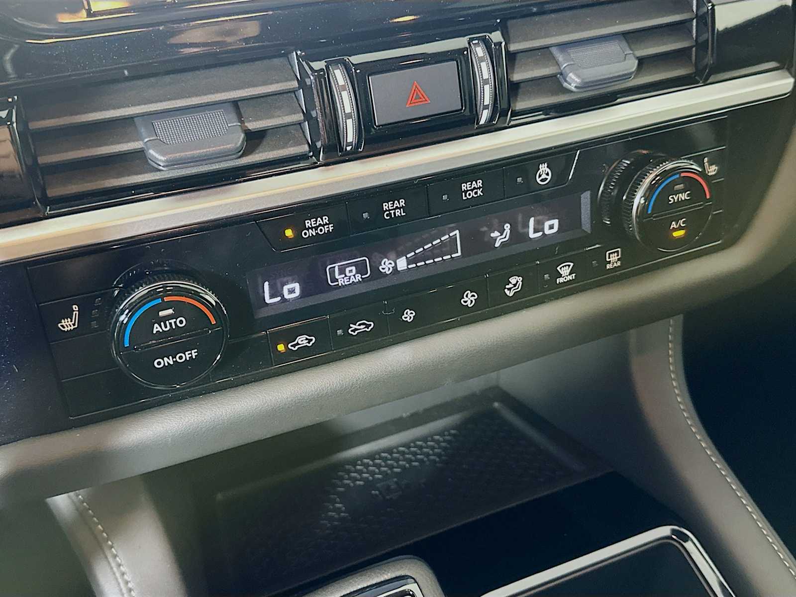 2025 Nissan Pathfinder SL photo 14