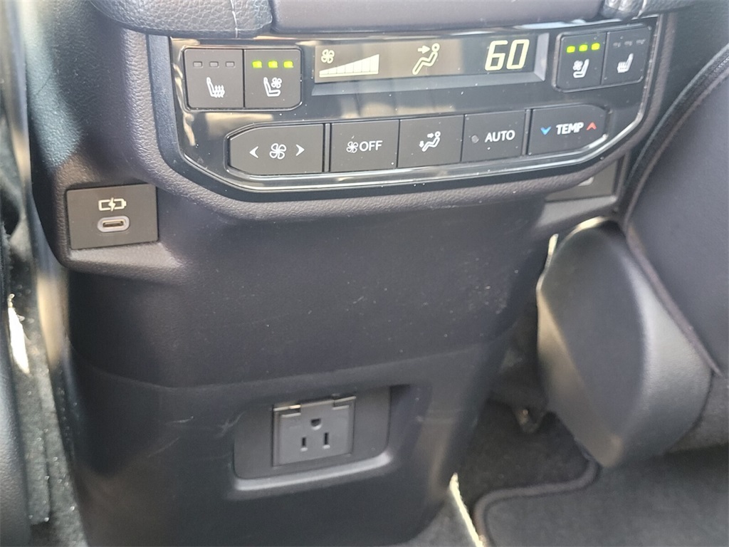 2024 Toyota Grand Highlander Platinum photo 8