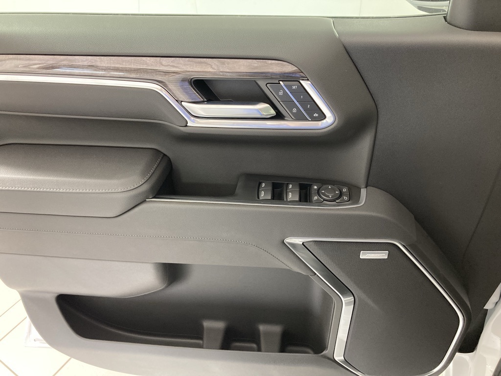 2026 Chevrolet Silverado 1500 LTZ photo 11