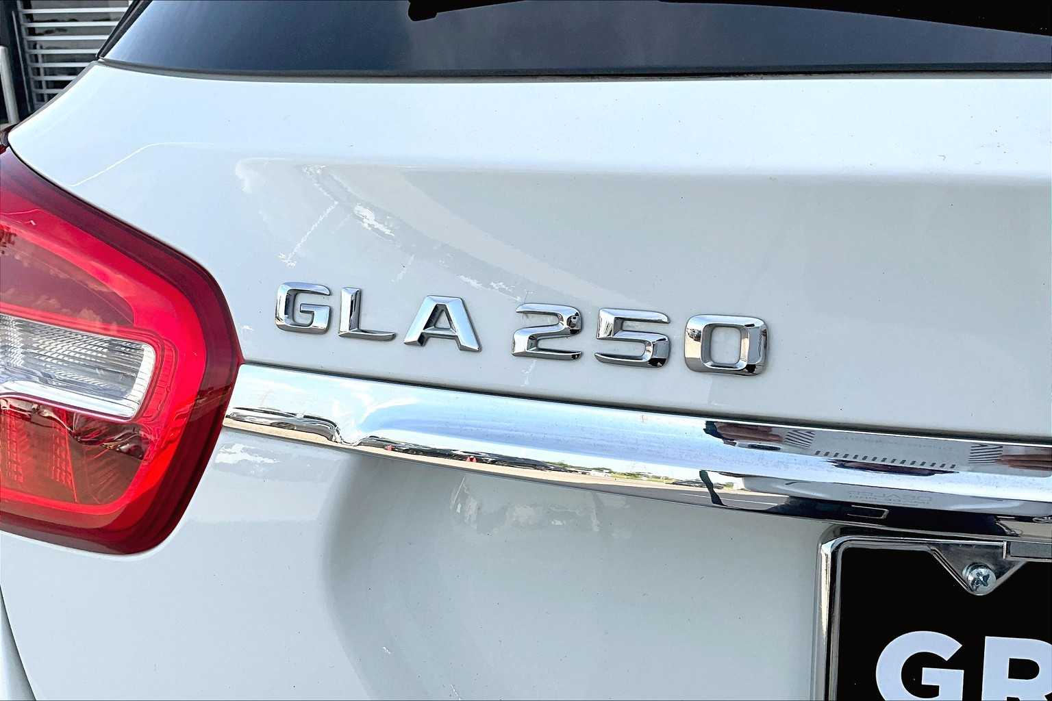 2016 Mercedes Benz GLA 250 photo 9