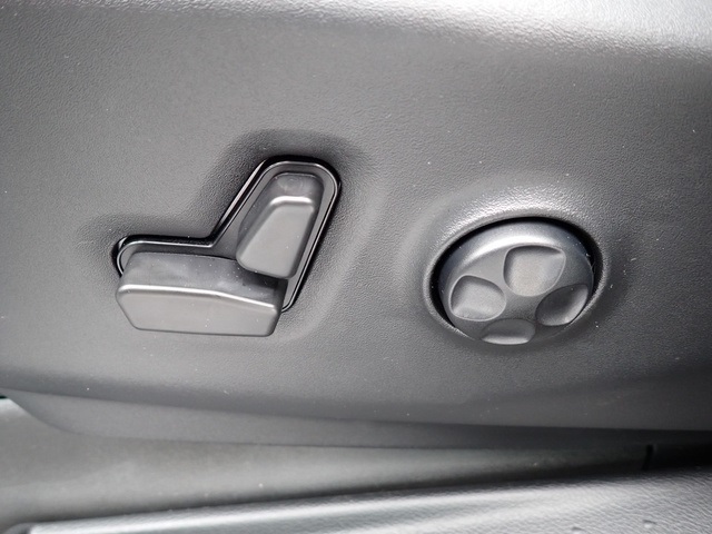 2025 Chrysler Pacifica photo 17