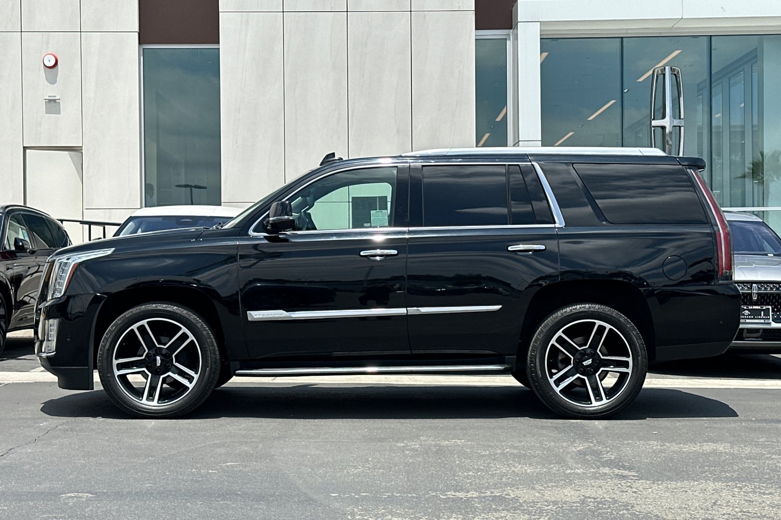 2019 Cadillac Escalade Premium Luxury photo 6