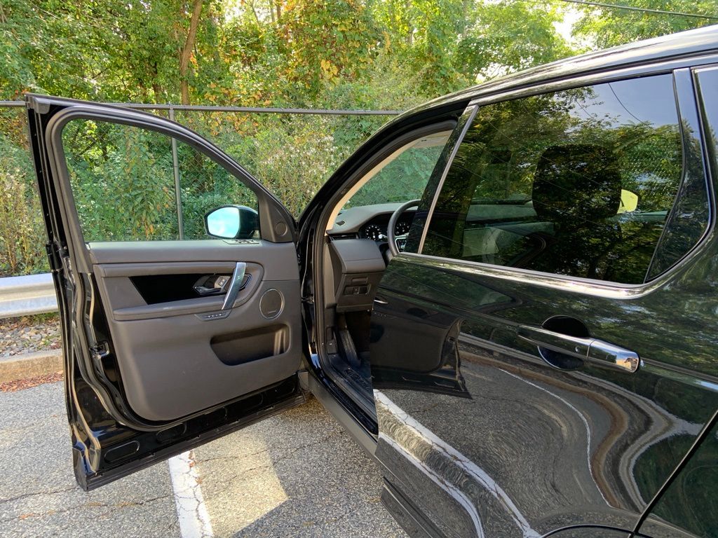 2025 Land Rover Discovery Sport S photo 13