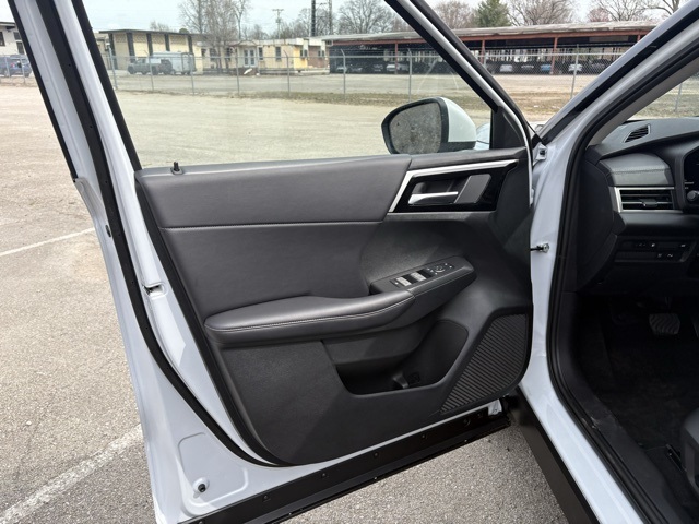 2025 Mitsubishi Outlander PHEV SE photo 16