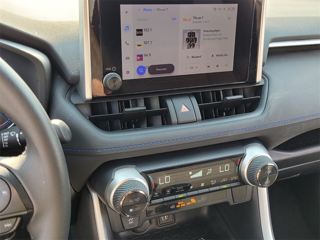2024 Toyota RAV4 Hybrid SE photo 13