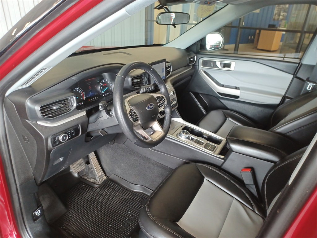 2023 Ford Explorer XLT photo 11