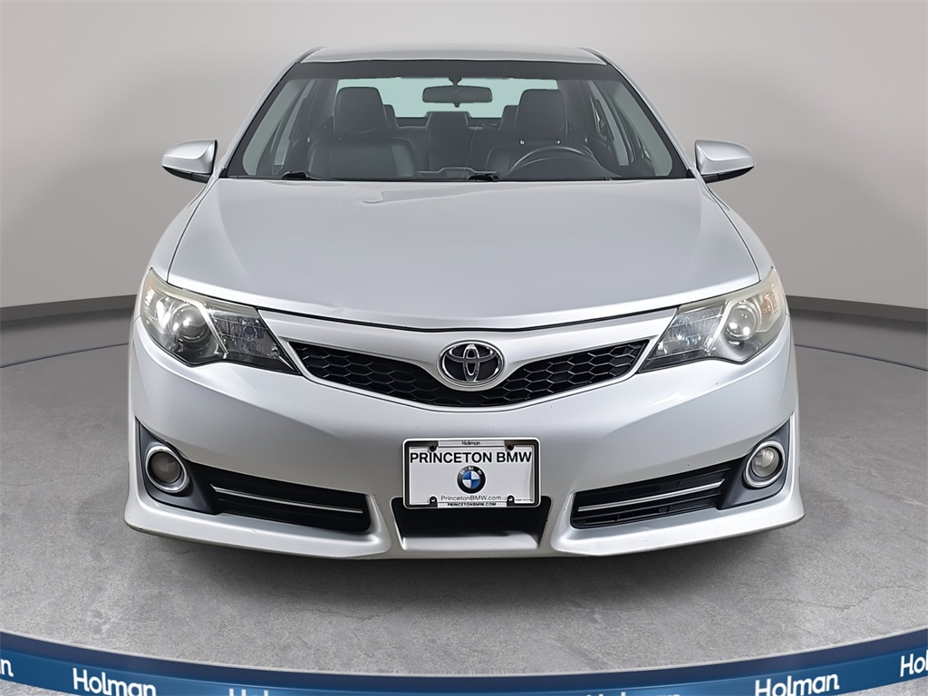 2013 Toyota Camry SE photo 2