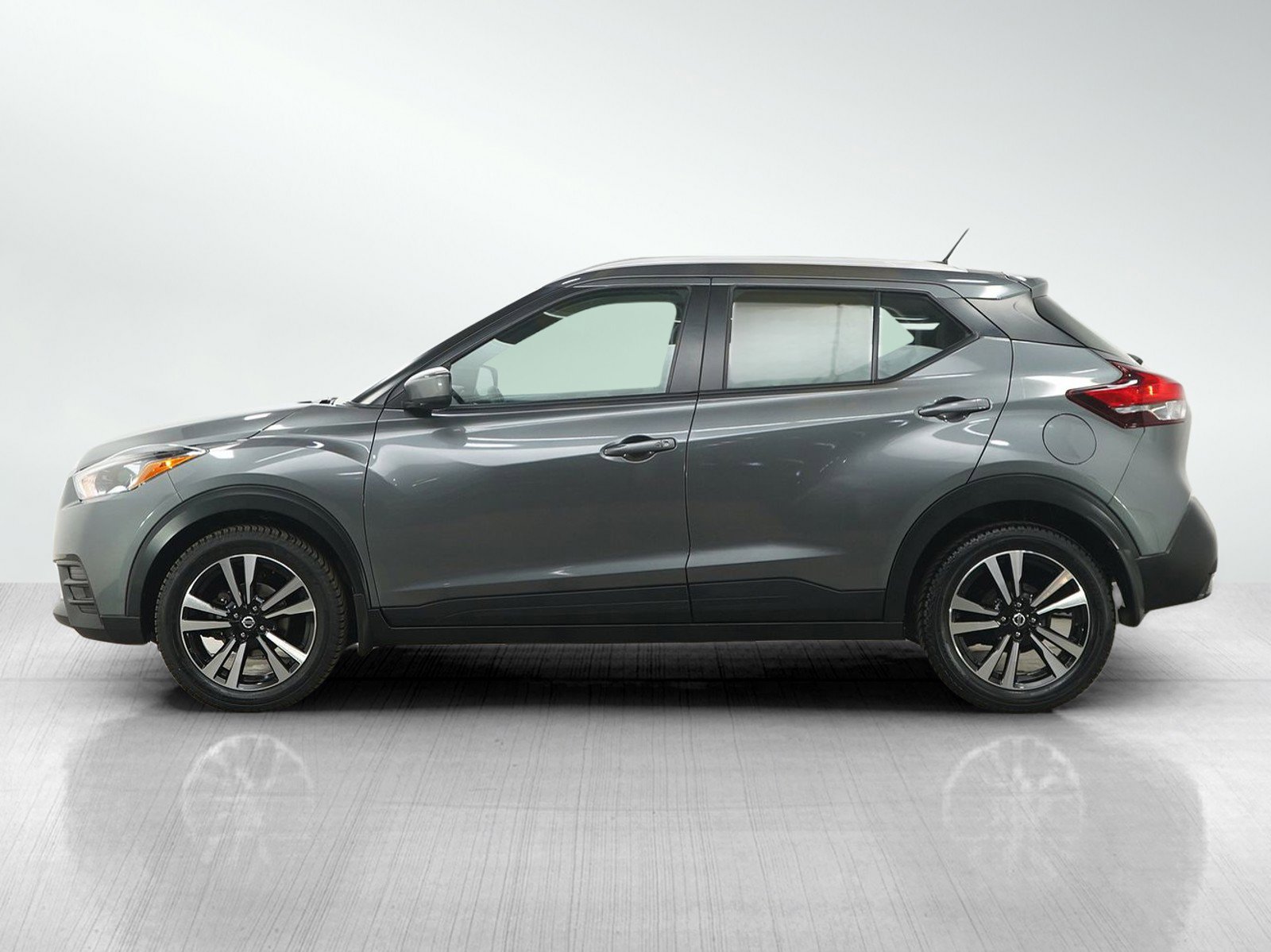 Used 2018 Nissan Kicks SV with VIN 3N1CP5CU6JL523860 for sale in Burnsville, Minnesota