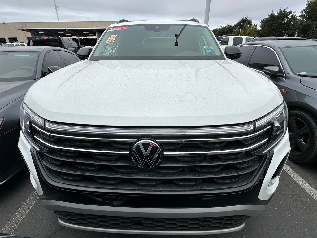 2024 Volkswagen Atlas Peak Edition SE Technology photo 2
