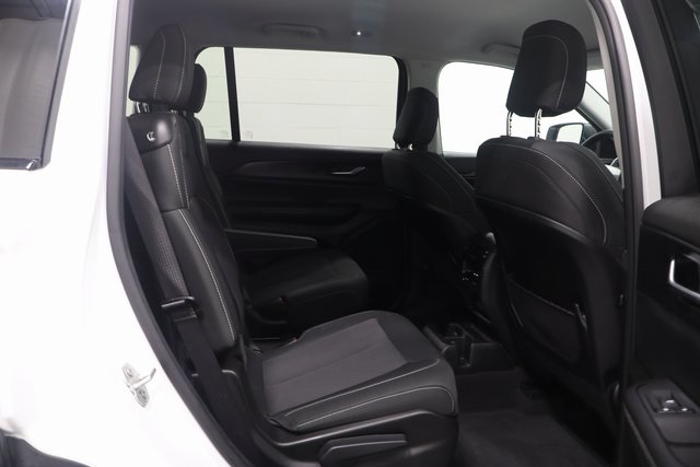 2023 Jeep Grand Cherokee Laredo photo 15