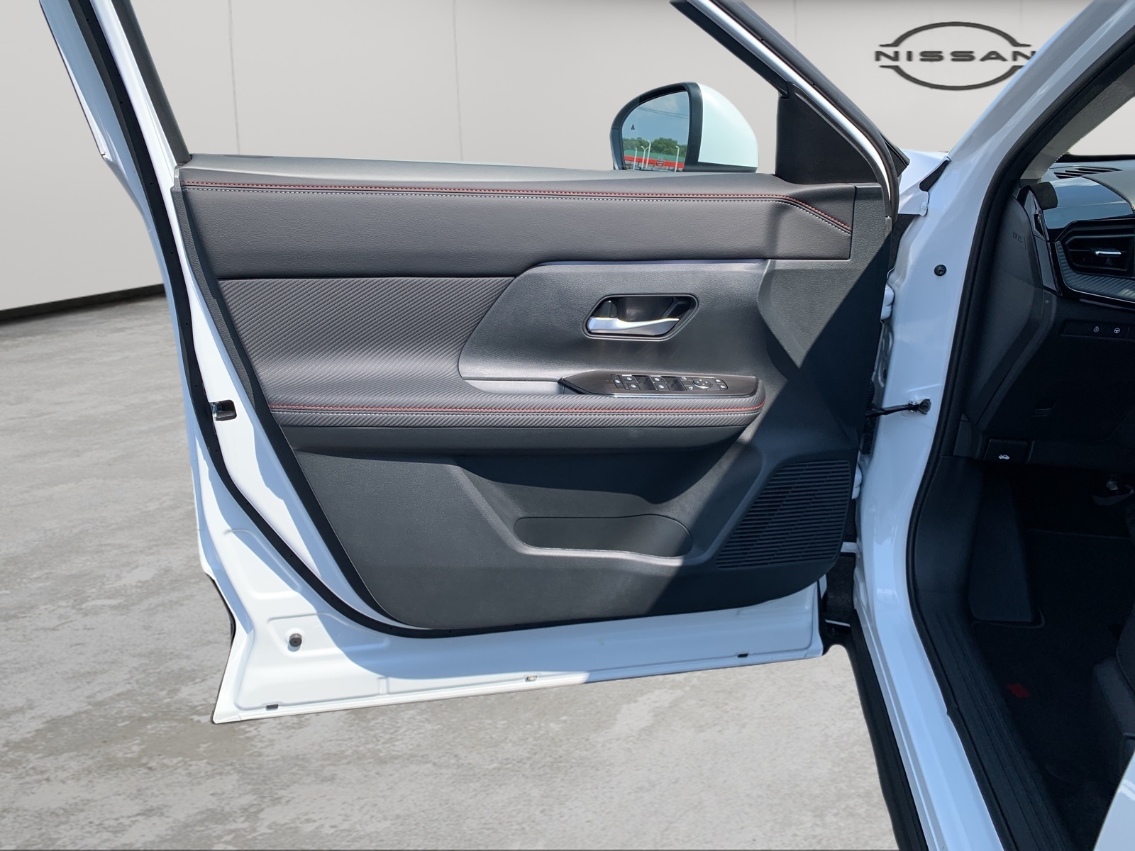 2025 Nissan Kicks SR photo 25