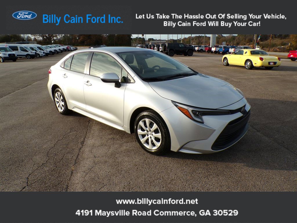 2024 Toyota Corolla LE's photo