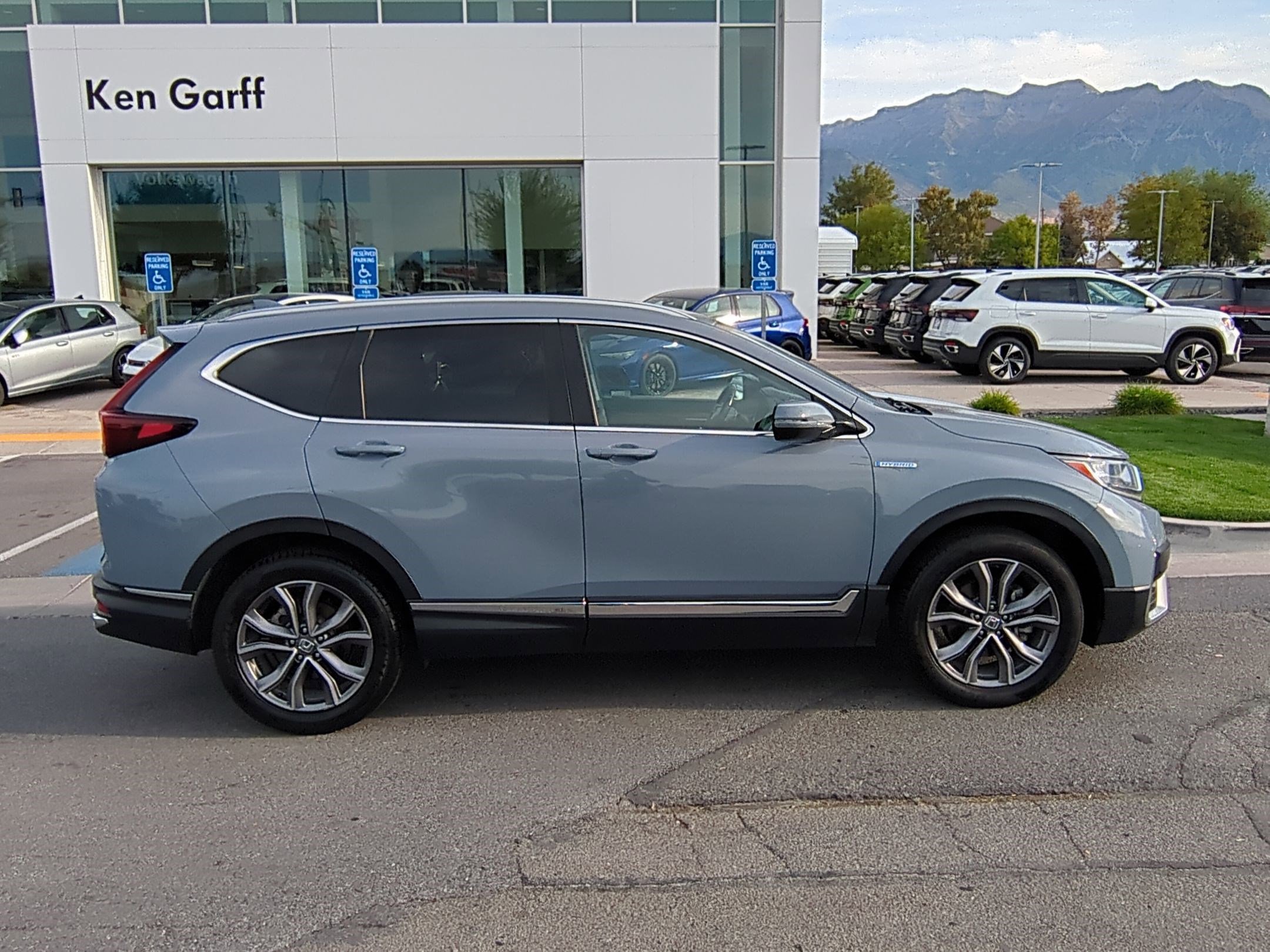 2021 Honda CR-V Hybrid Touring photo 2