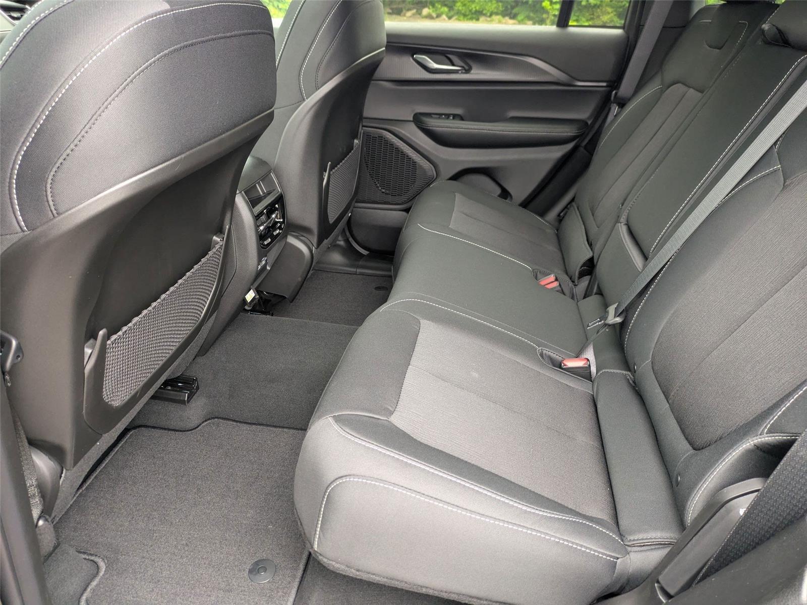 2025 Jeep Grand Cherokee Laredo X photo 24