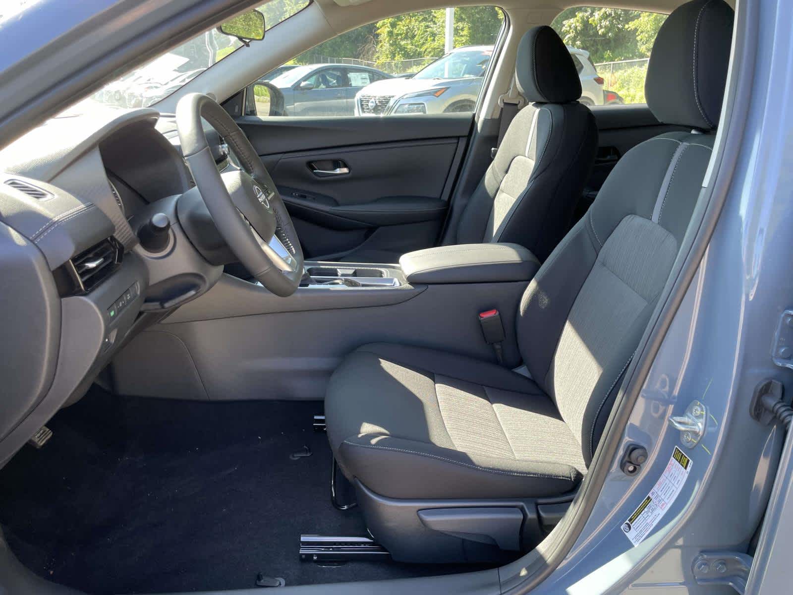 2025 Nissan Sentra SV photo 11