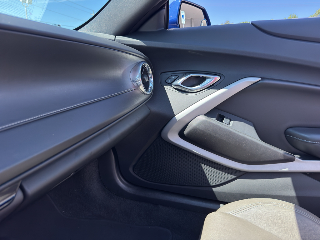 2020 Chevrolet Camaro LT1 photo 19