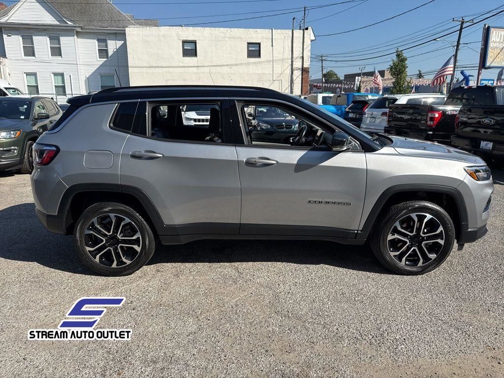 2022 Jeep Compass Limited photo 10