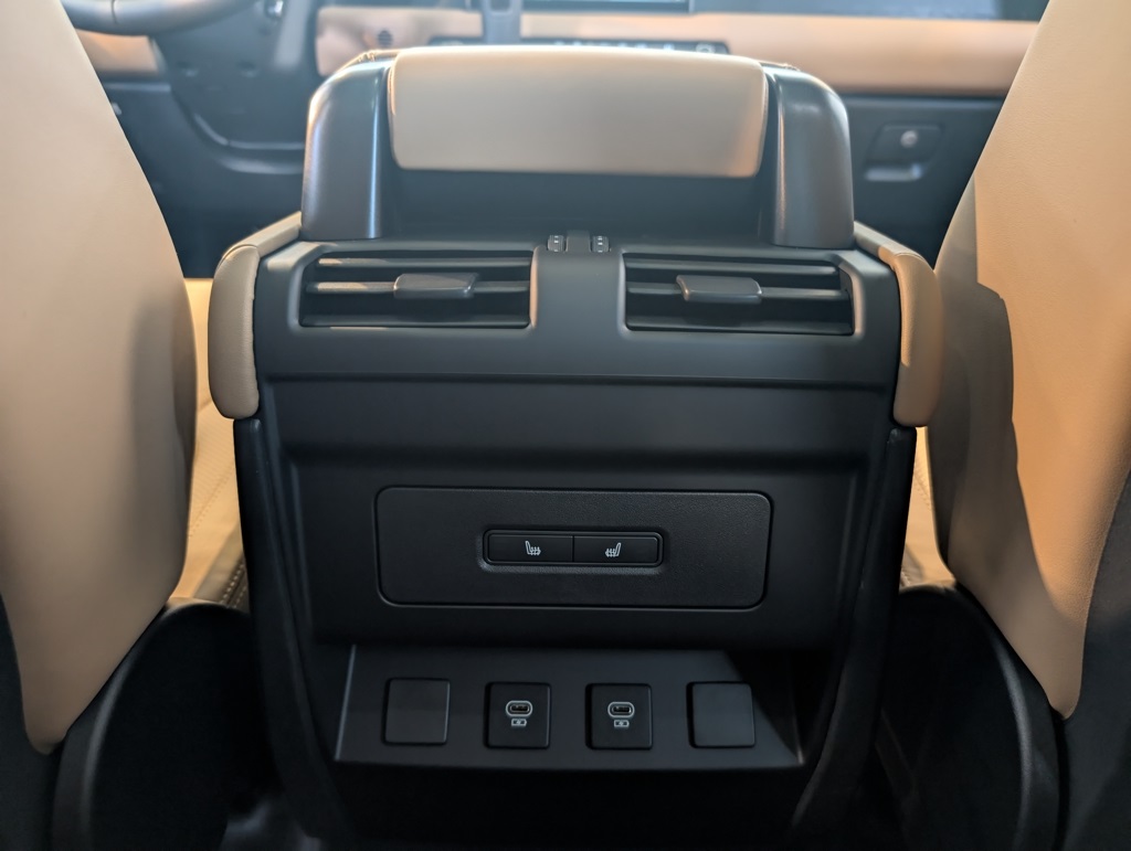 2025 Land Rover Defender 110 S photo 22