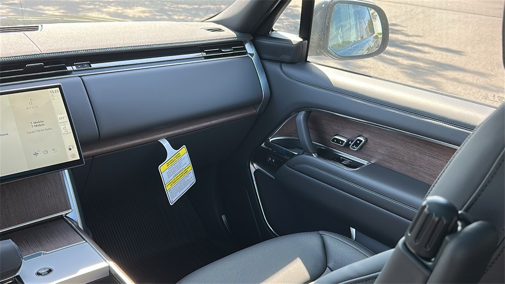 2025 Land Rover Range Rover SE photo 24
