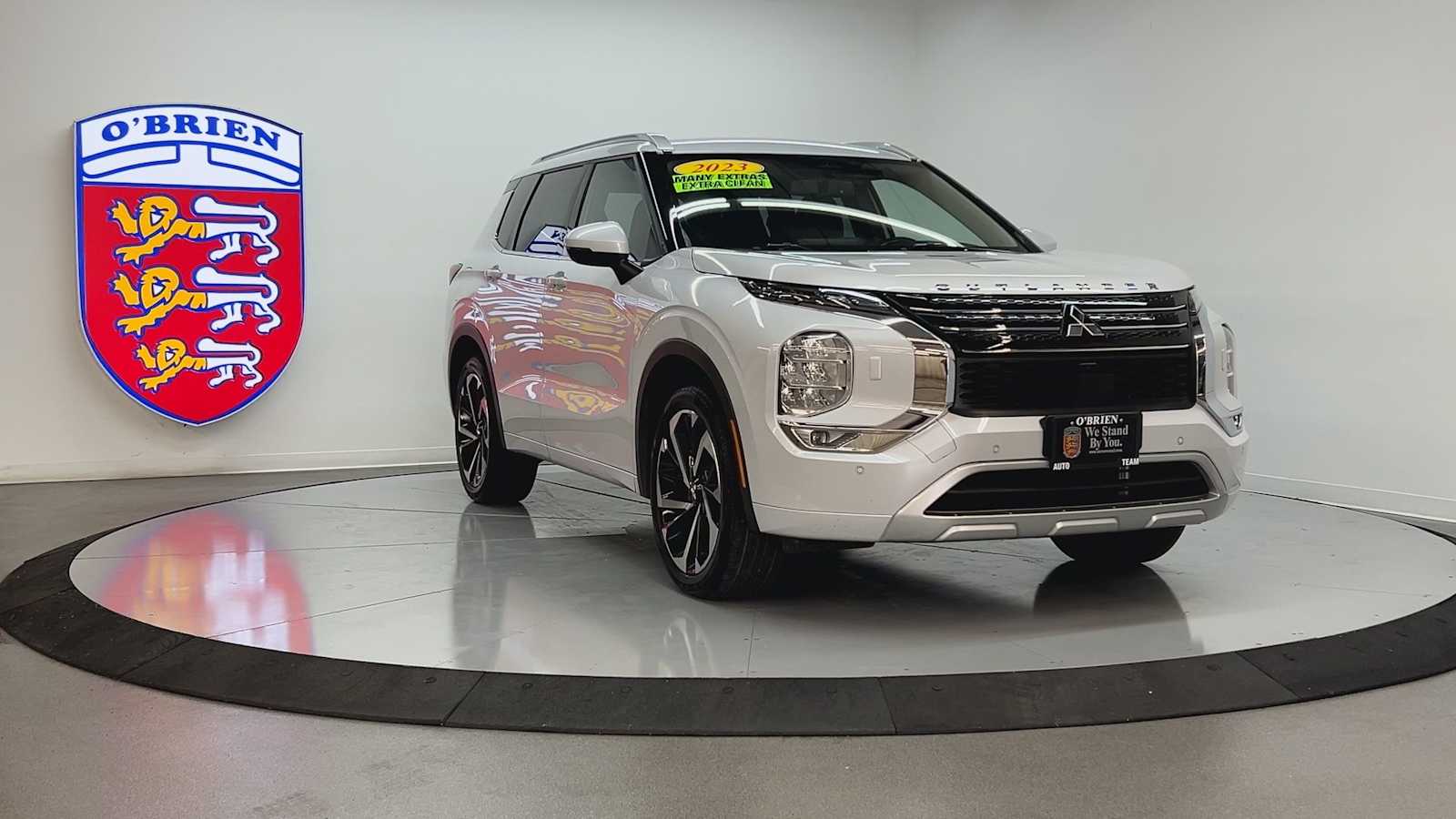 2023 Mitsubishi Outlander SEL photo 2