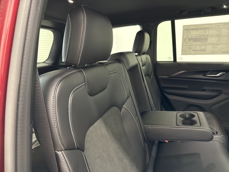 2025 Jeep Grand Cherokee Altitude photo 12