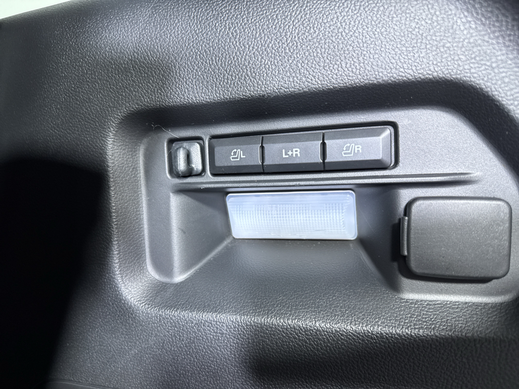 2023 Ford Explorer ST photo 18