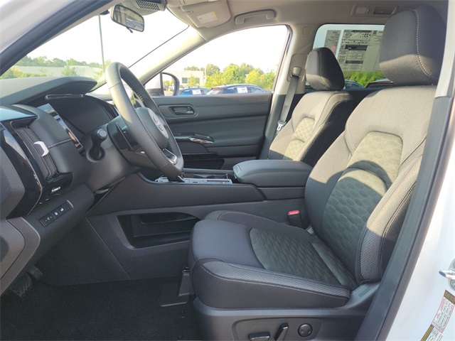 2025 Nissan Pathfinder SV photo 3