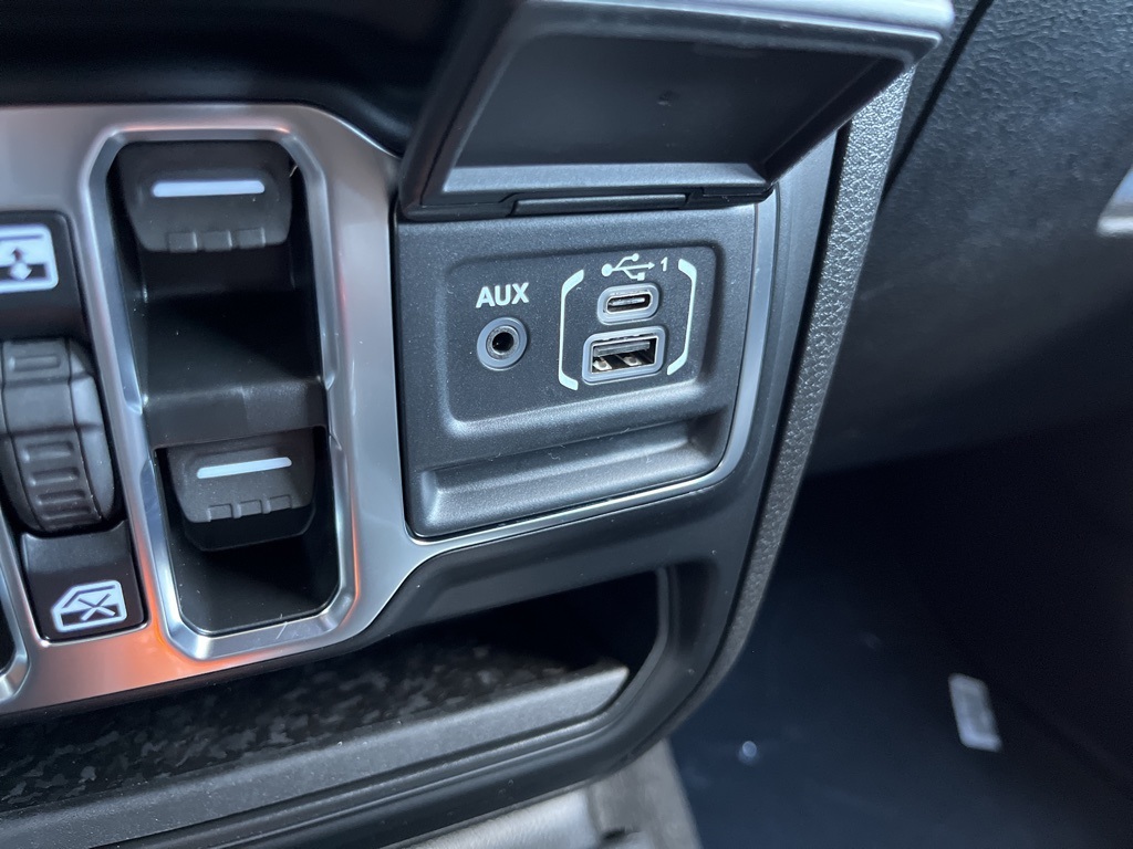 2025 Jeep Gladiator Sport photo 38