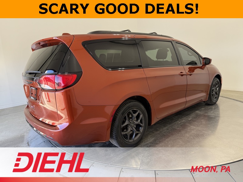 2018 Chrysler Pacifica Touring L photo 7
