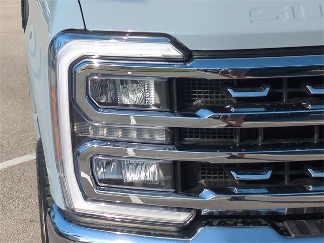2025 Ford F-350 Lariat photo 10