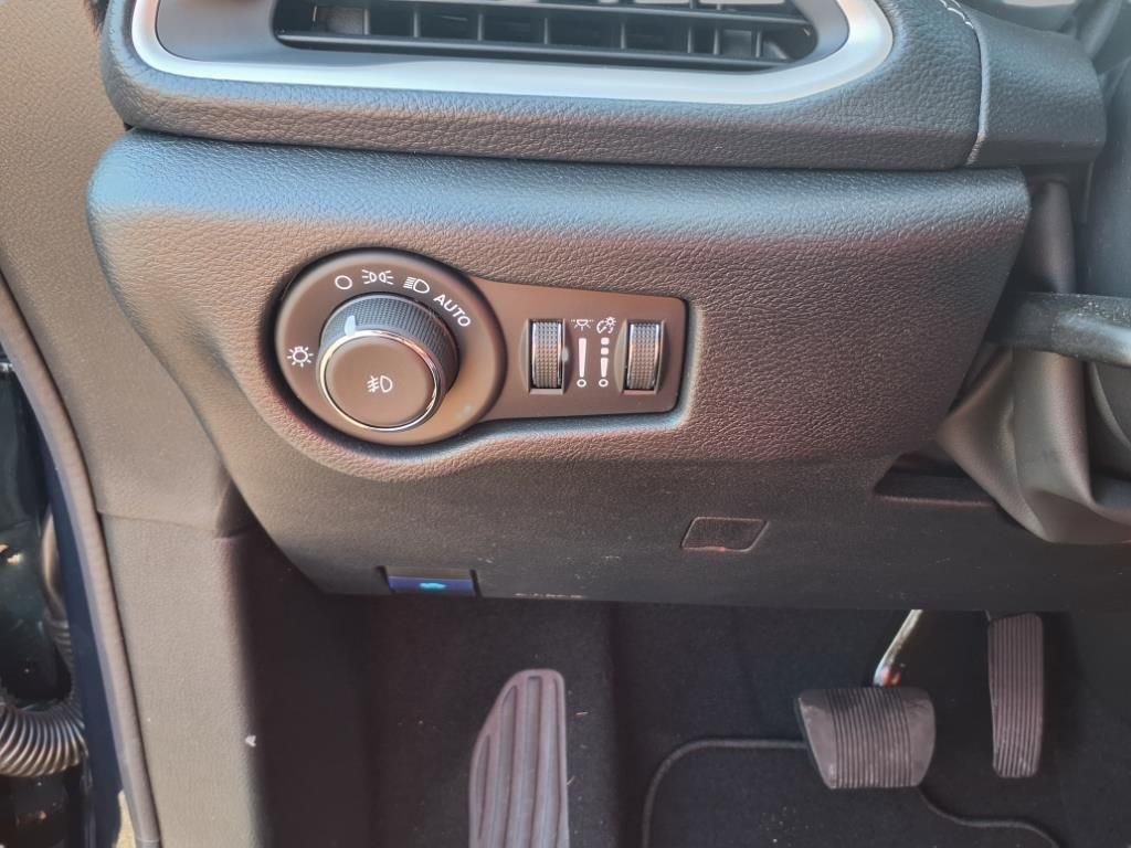2025 Chrysler Pacifica photo 11