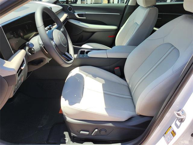 2025 Hyundai Sonata Hybrid SEL photo 12