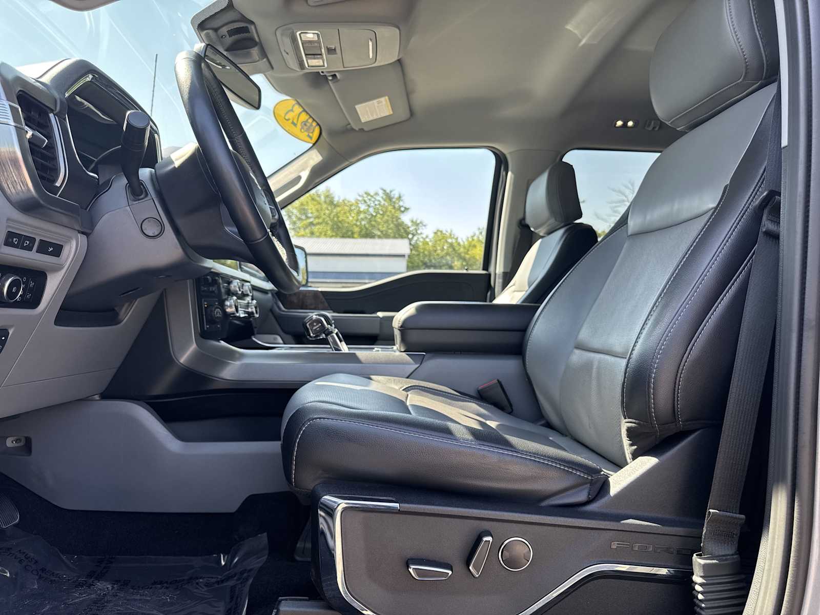 2023 Ford F-150 Lariat photo 23
