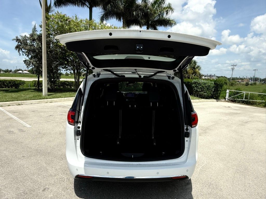 2026 Chrysler Pacifica photo 29