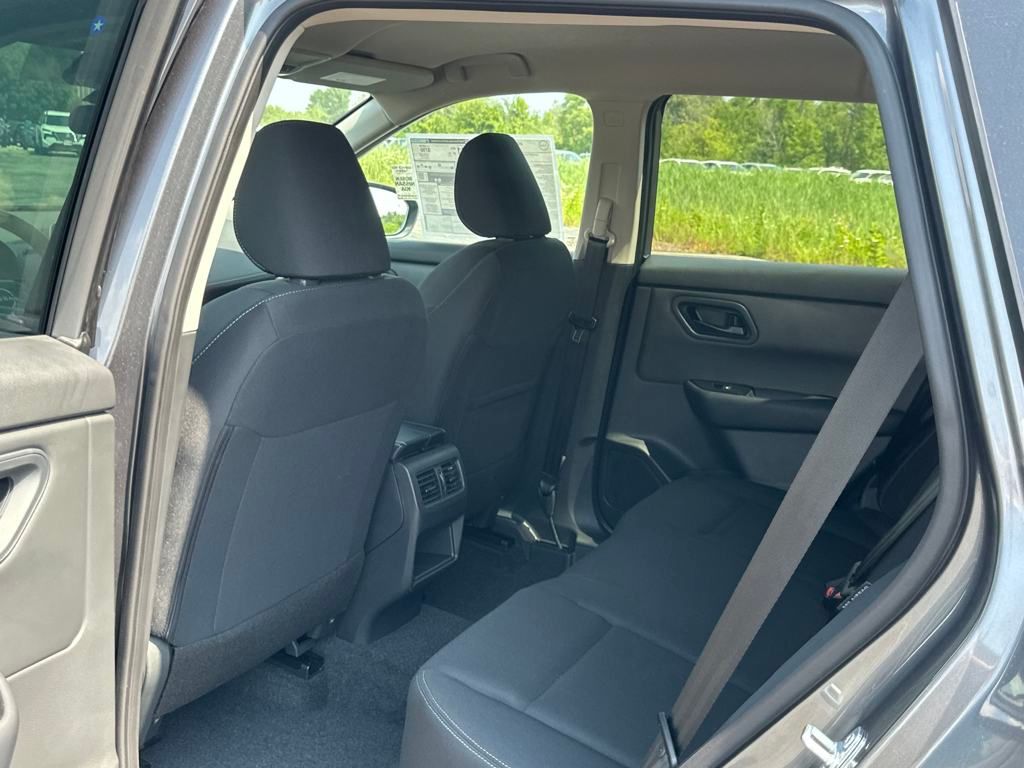 2026 Nissan Rogue S photo 13
