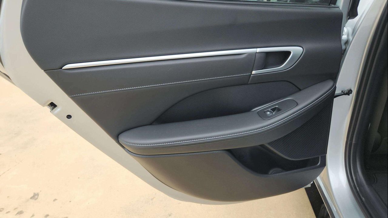 2025 Hyundai Sonata Hybrid Limited photo 18