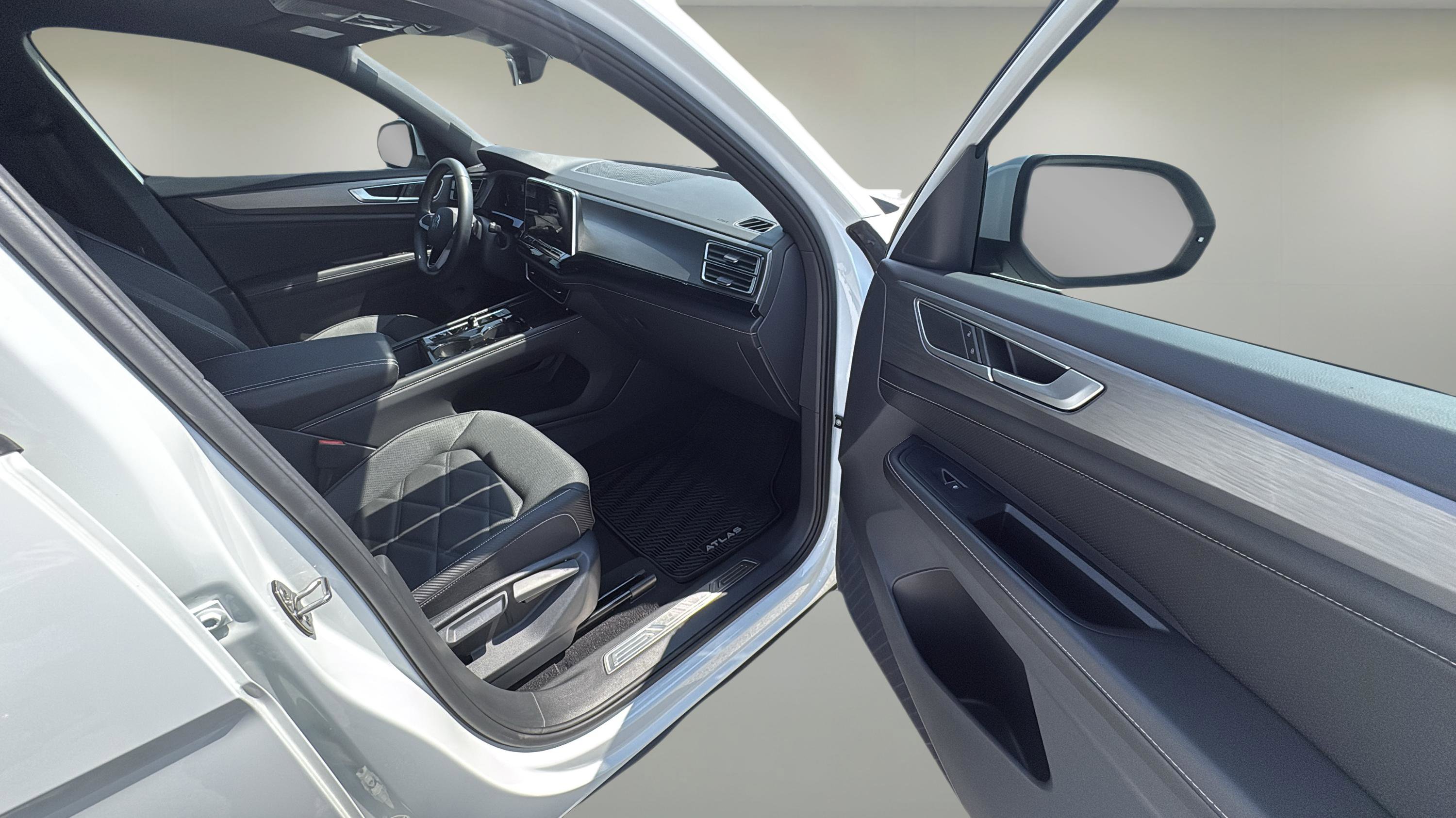 2024 Volkswagen Atlas Cross Sport SE Technology photo 13