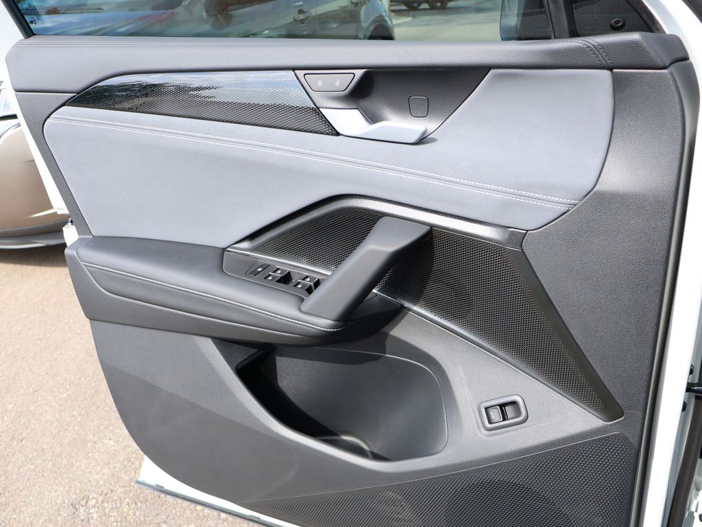 2025 Volkswagen Tiguan SE R-Line Black photo 34