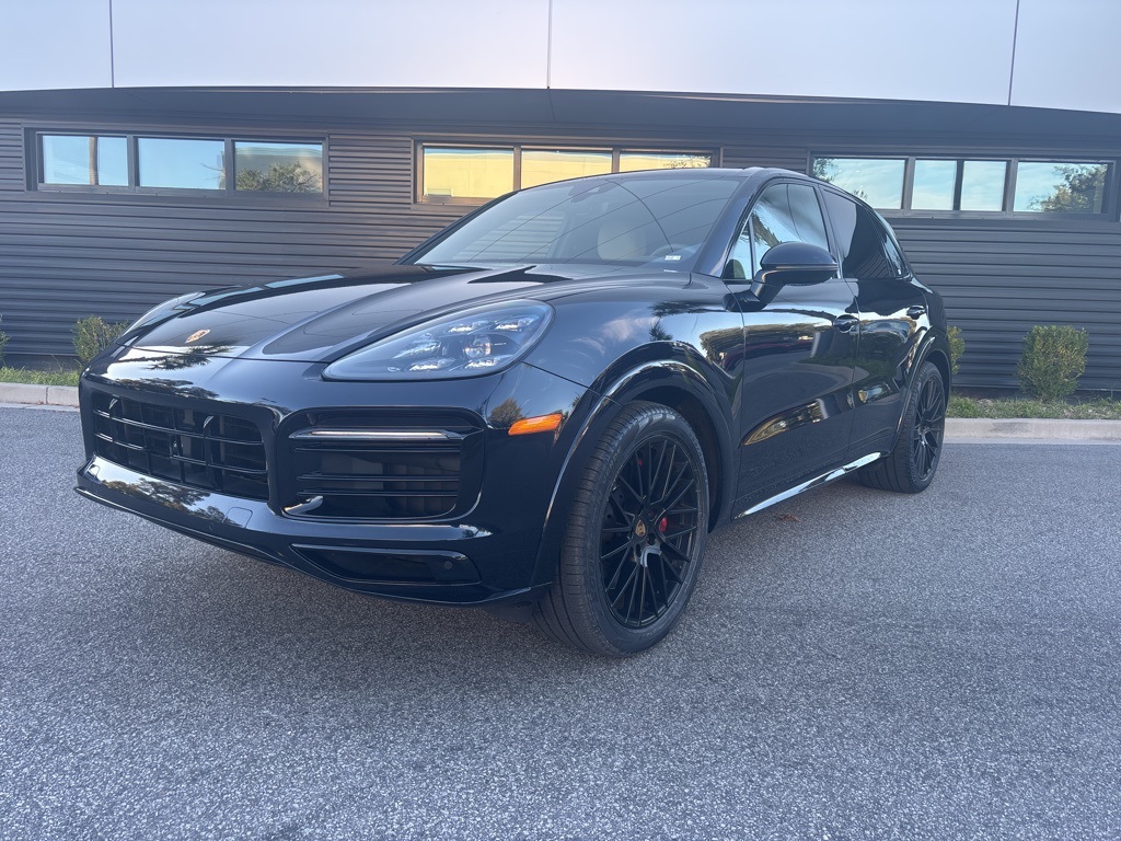 2022 Porsche Cayenne GTS's photo