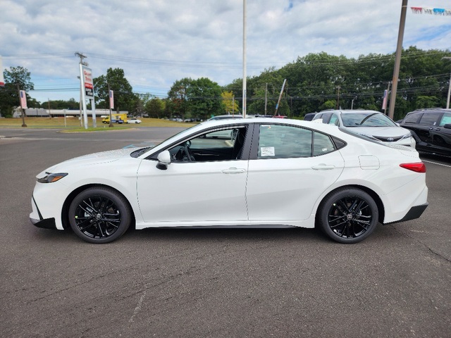 2025 Toyota Camry SE photo 3