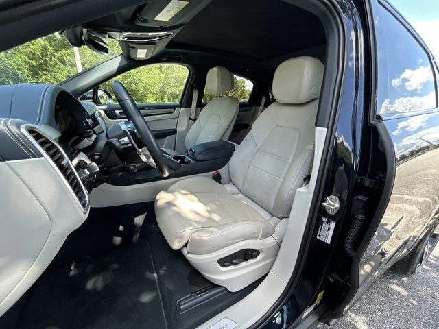 2023 Porsche Cayenne Coupe Platinum Edition photo 5