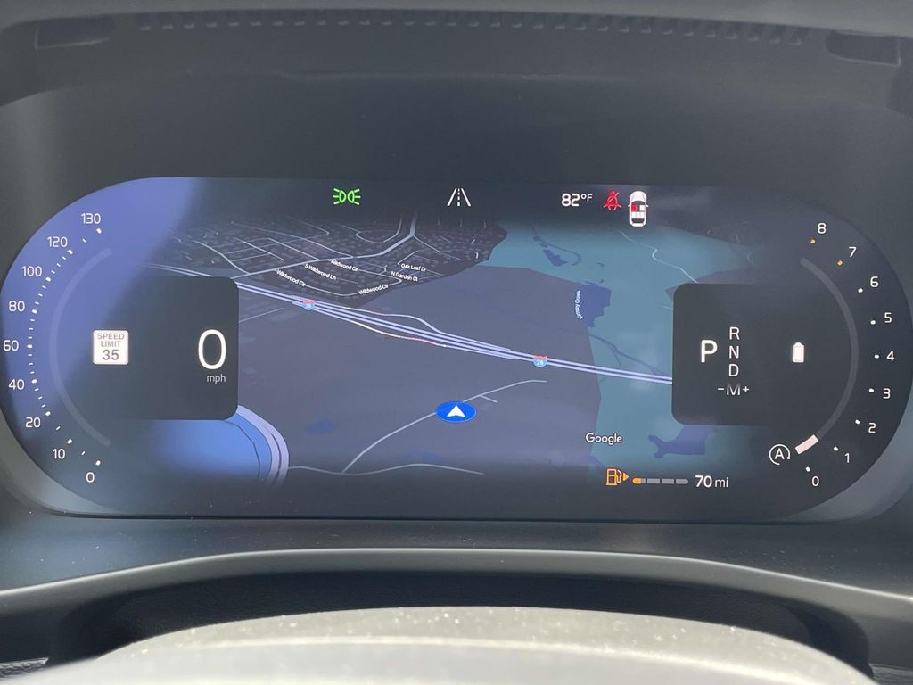 2026 Volvo XC40 AWD Plus photo 16