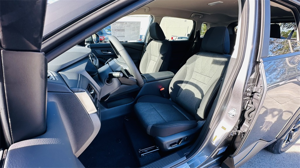2026 Nissan Rogue SV photo 23