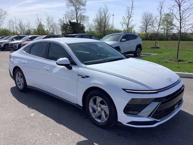 2025 Hyundai Sonata SE photo 3