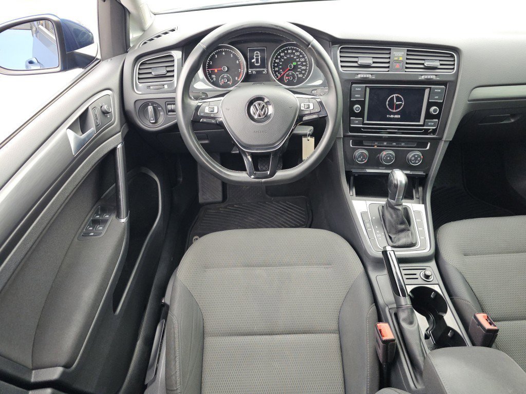 2019 Volkswagen Golf S photo 2