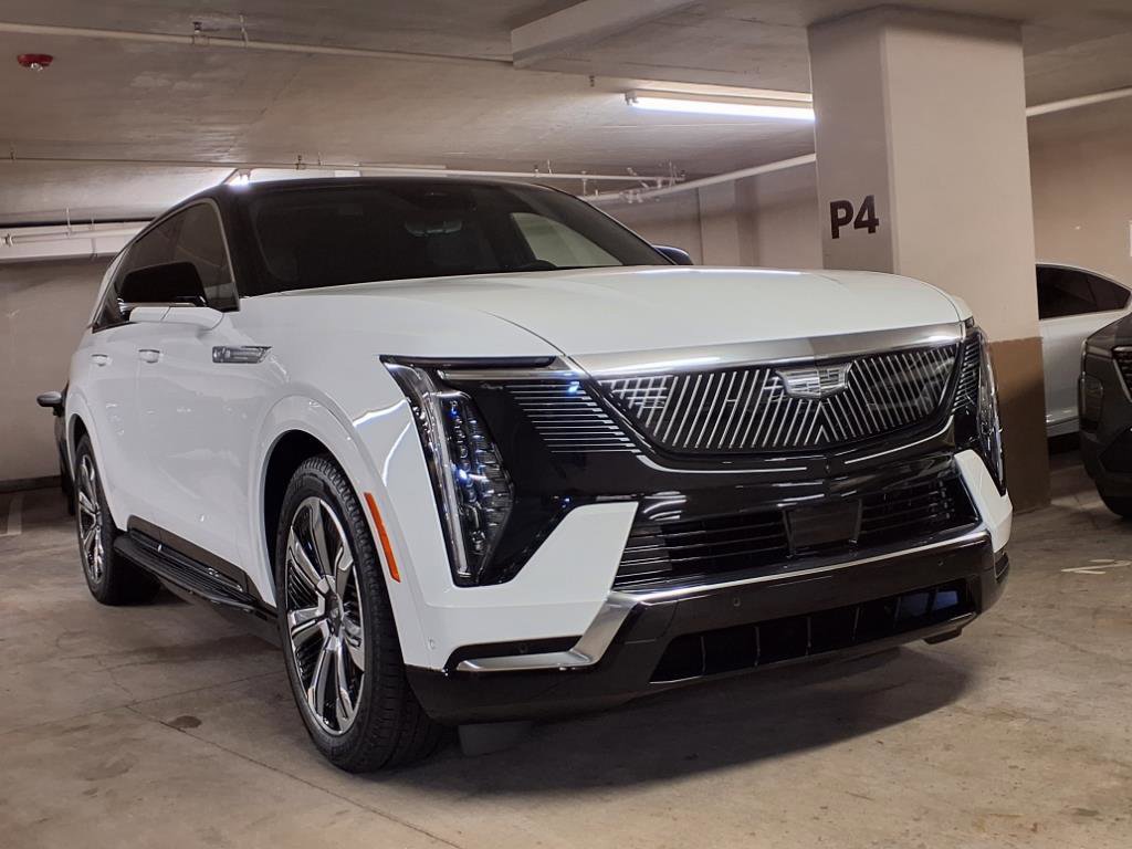 2025 Cadillac Escalade IQ Luxury photo 3