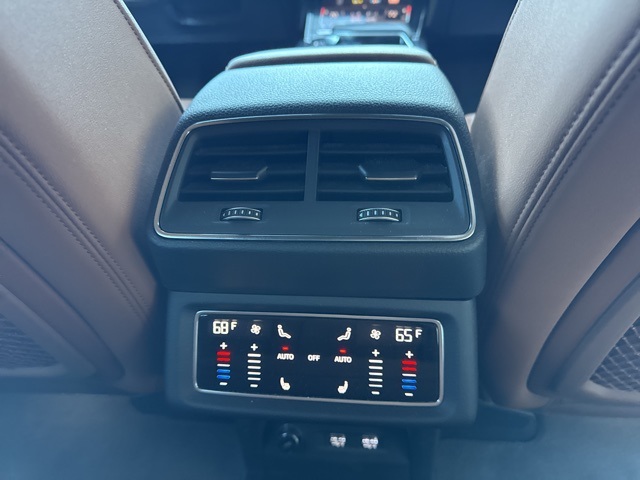 2019 Audi e-tron Premium Plus photo 13