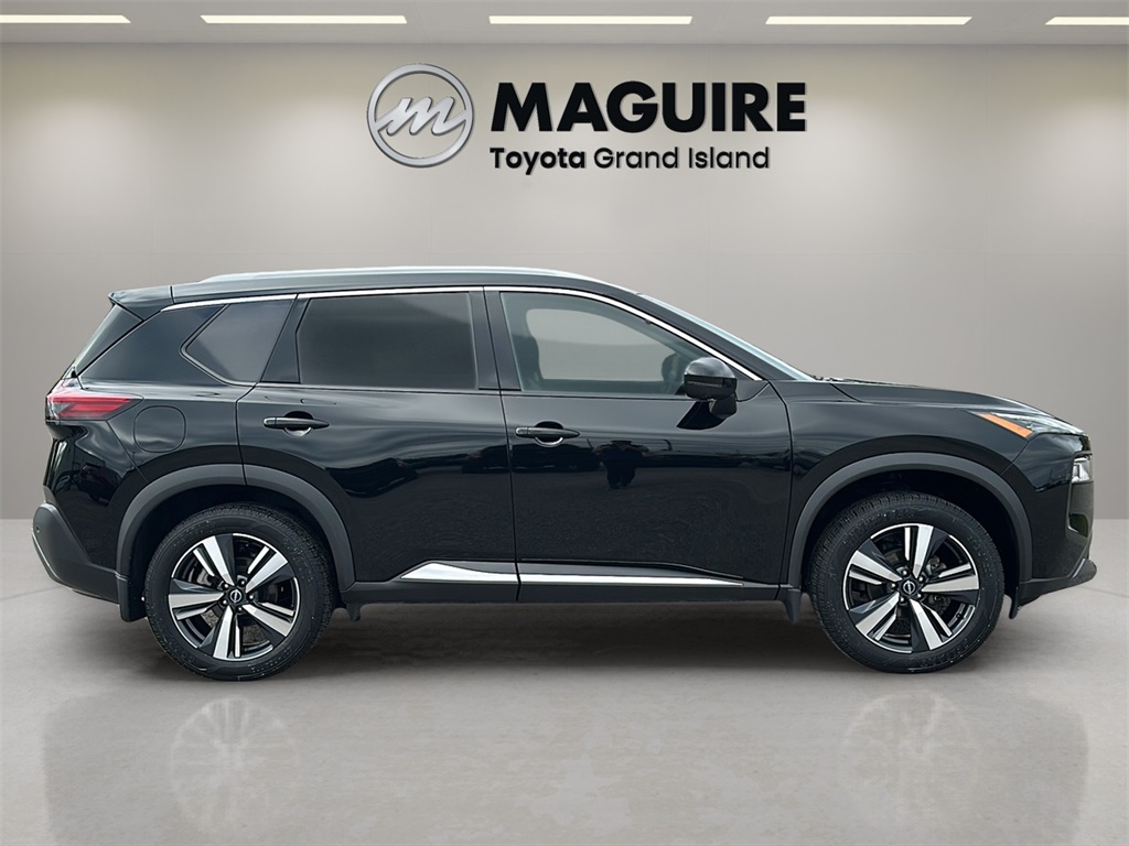 2023 Nissan Rogue SL photo 2