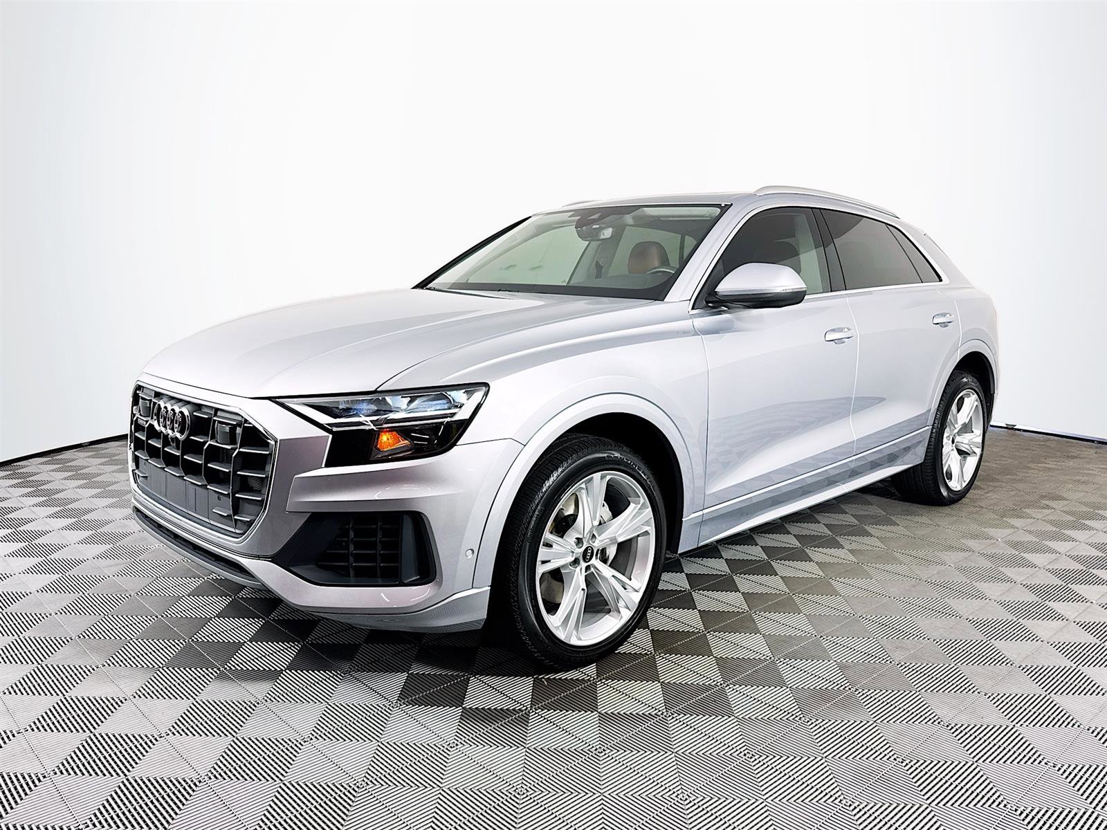 2022 Audi Q8 55 Premium Plus photo 3